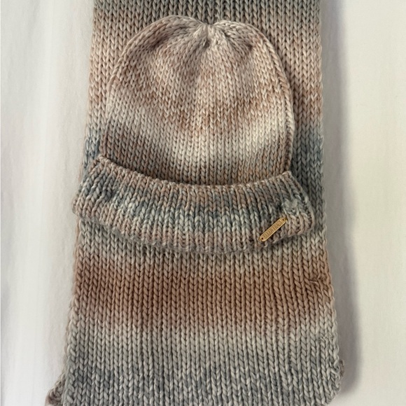 NWOT Ellen Tracy Ombre Knit Beanie & Scarf SET Natural Combo OS Gray Tone LOGO - Picture 1 of 4